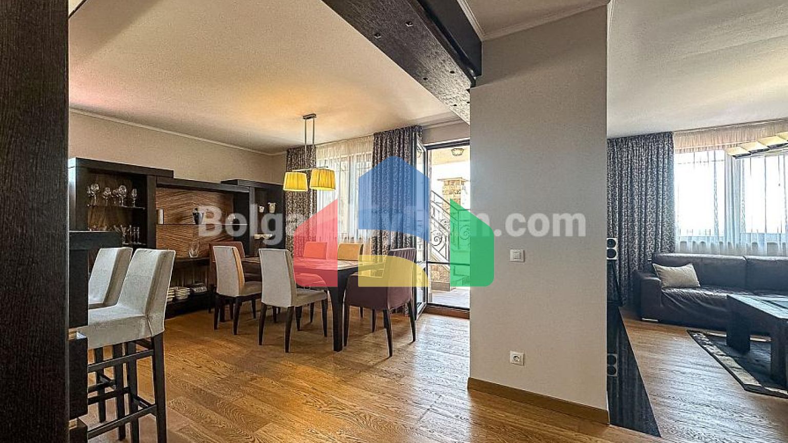 Чотирикімнатна квартира в Естебан