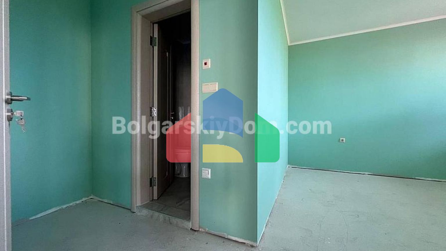 Чотирикімнатна квартира в Посейдон