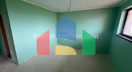 Чотирикімнатна квартира в Посейдон