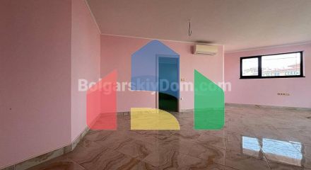 Чотирикімнатна квартира в Посейдон