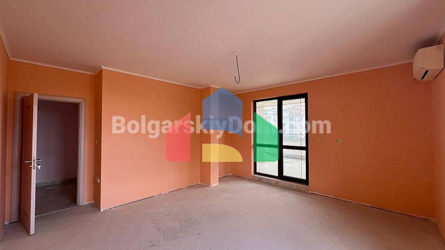 Чотирикімнатна квартира в Посейдон