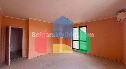 Чотирикімнатна квартира в Посейдон