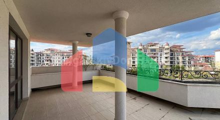 Чотирикімнатна квартира в Посейдон