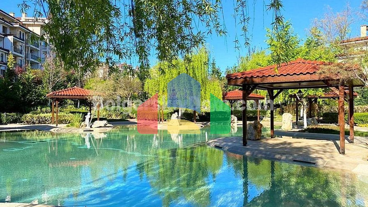 Чотирикімнатна квартира в Посейдон