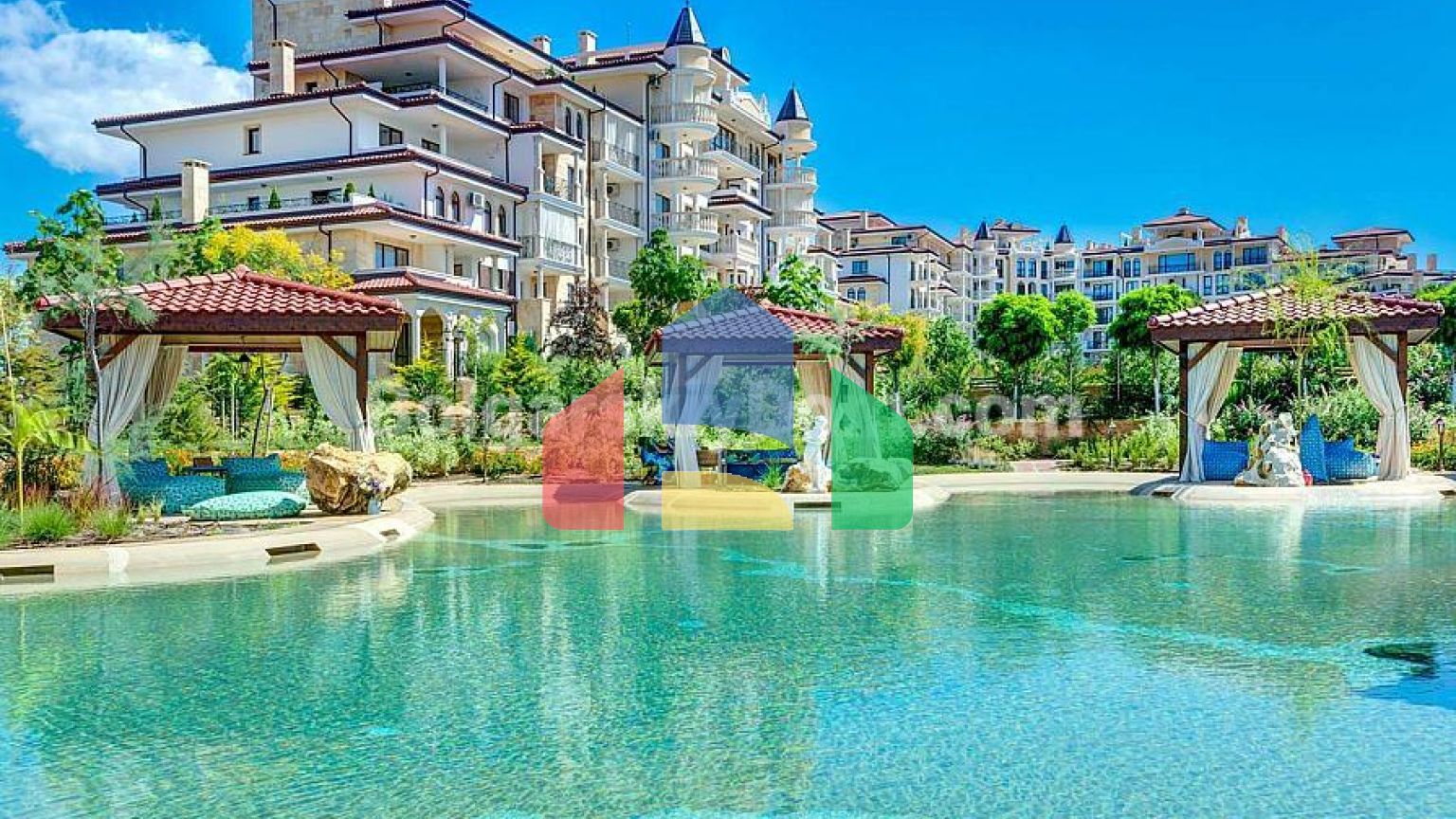 Чотирикімнатна квартира в Посейдон