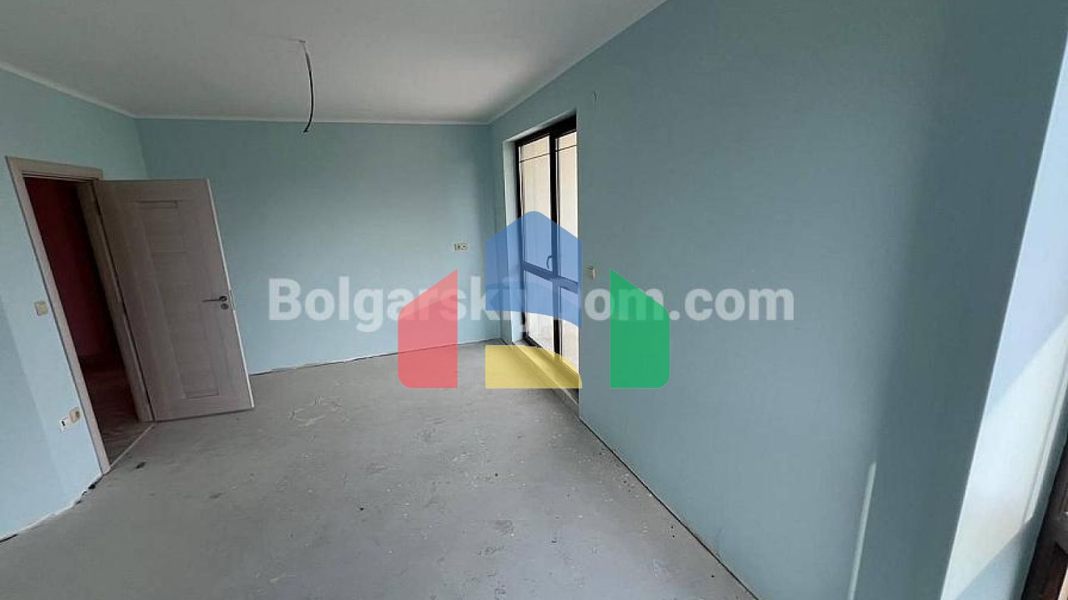 Чотирикімнатна квартира в Посейдон