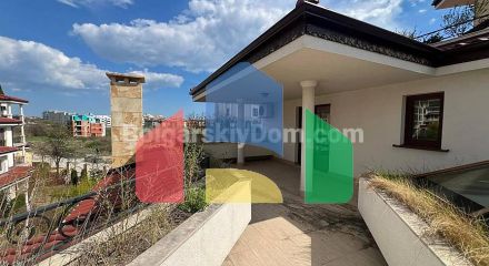 Чотирикімнатна квартира в Посейдон