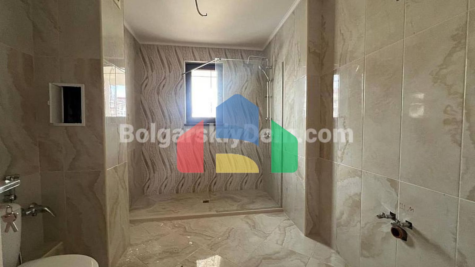 Чотирикімнатна квартира в Посейдон