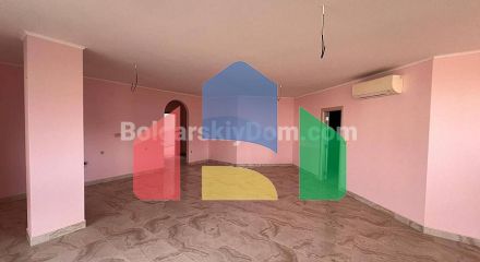 Чотирикімнатна квартира в Посейдон