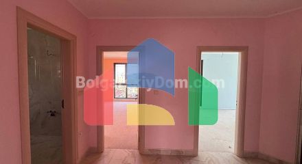 Чотирикімнатна квартира в Посейдон