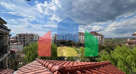 Чотирикімнатна квартира в Посейдон