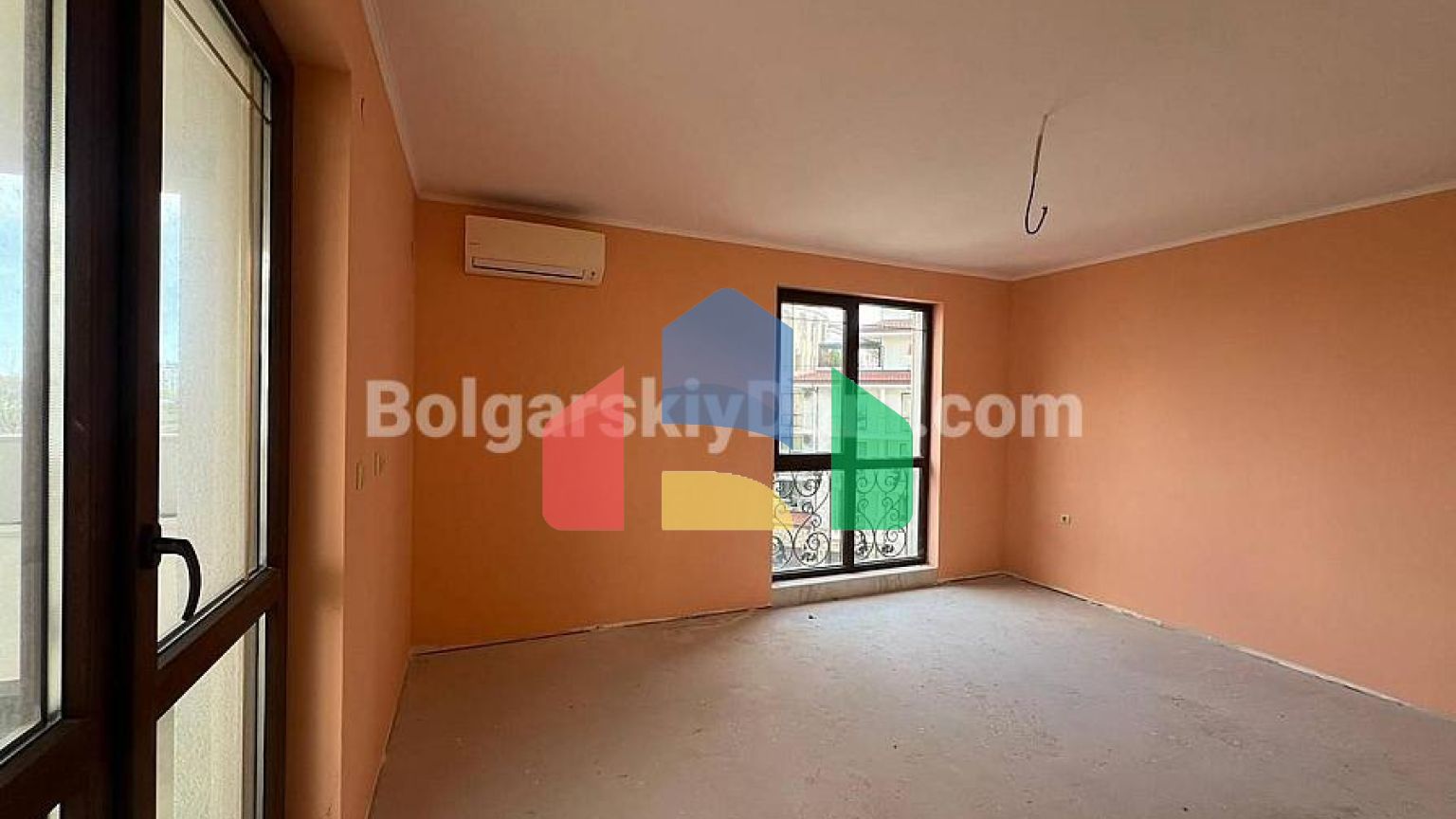 Чотирикімнатна квартира в Посейдон