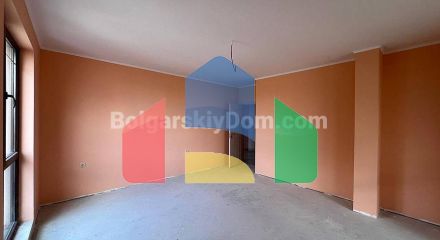 Чотирикімнатна квартира в Посейдон