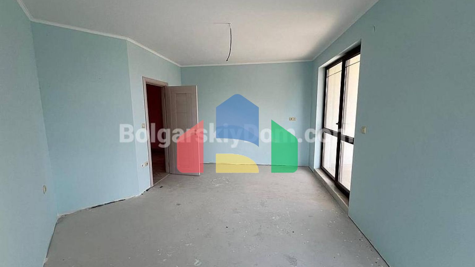 Чотирикімнатна квартира в Посейдон