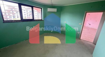 Чотирикімнатна квартира в Посейдон