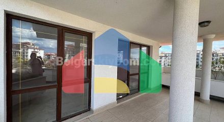 Чотирикімнатна квартира в Посейдон