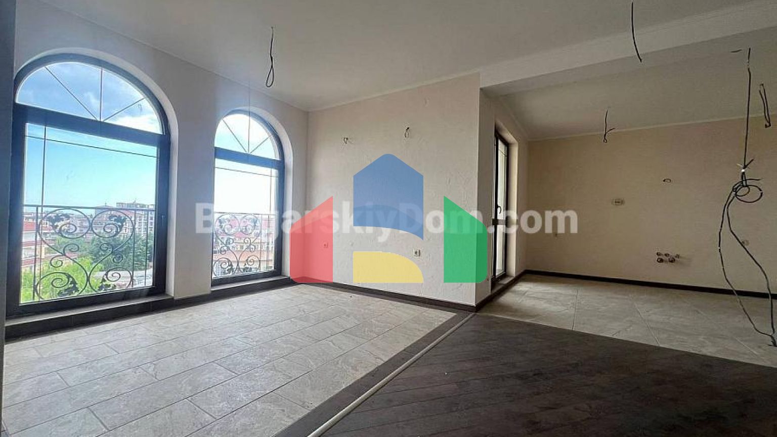 Чотирикімнатна квартира в Посейдон