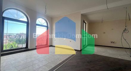 Чотирикімнатна квартира в Посейдон