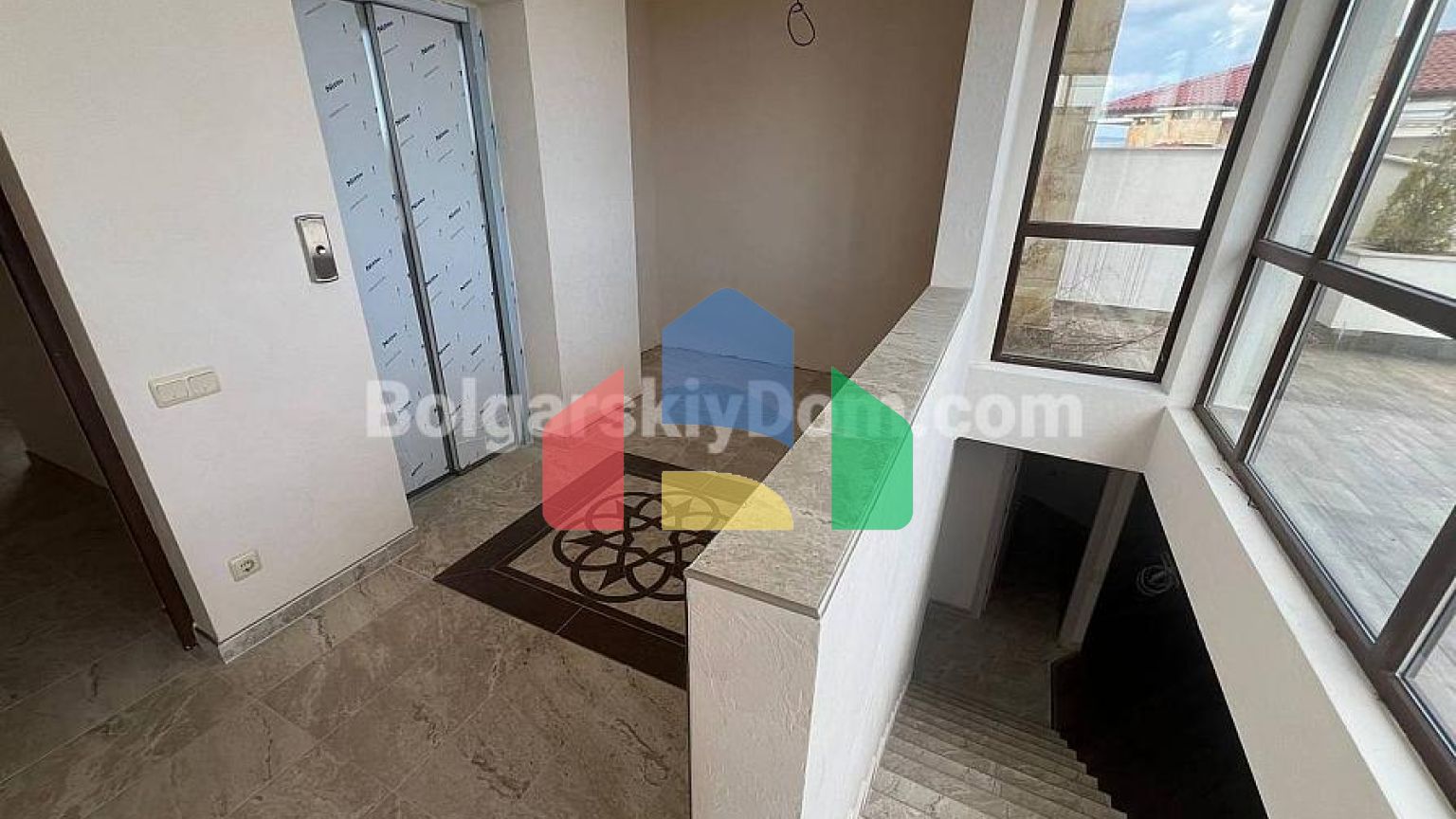 Чотирикімнатна квартира в Посейдон