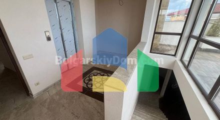 Чотирикімнатна квартира в Посейдон