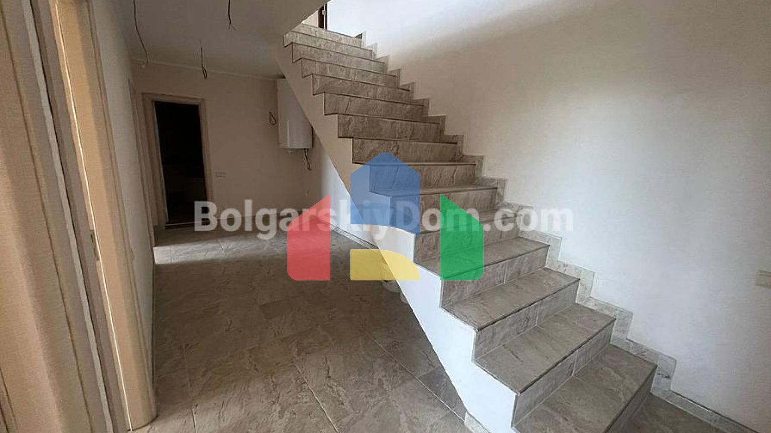 Чотирикімнатна квартира в Посейдон