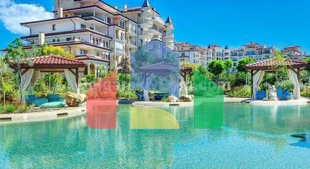 Чотирикімнатна квартира в Посейдон