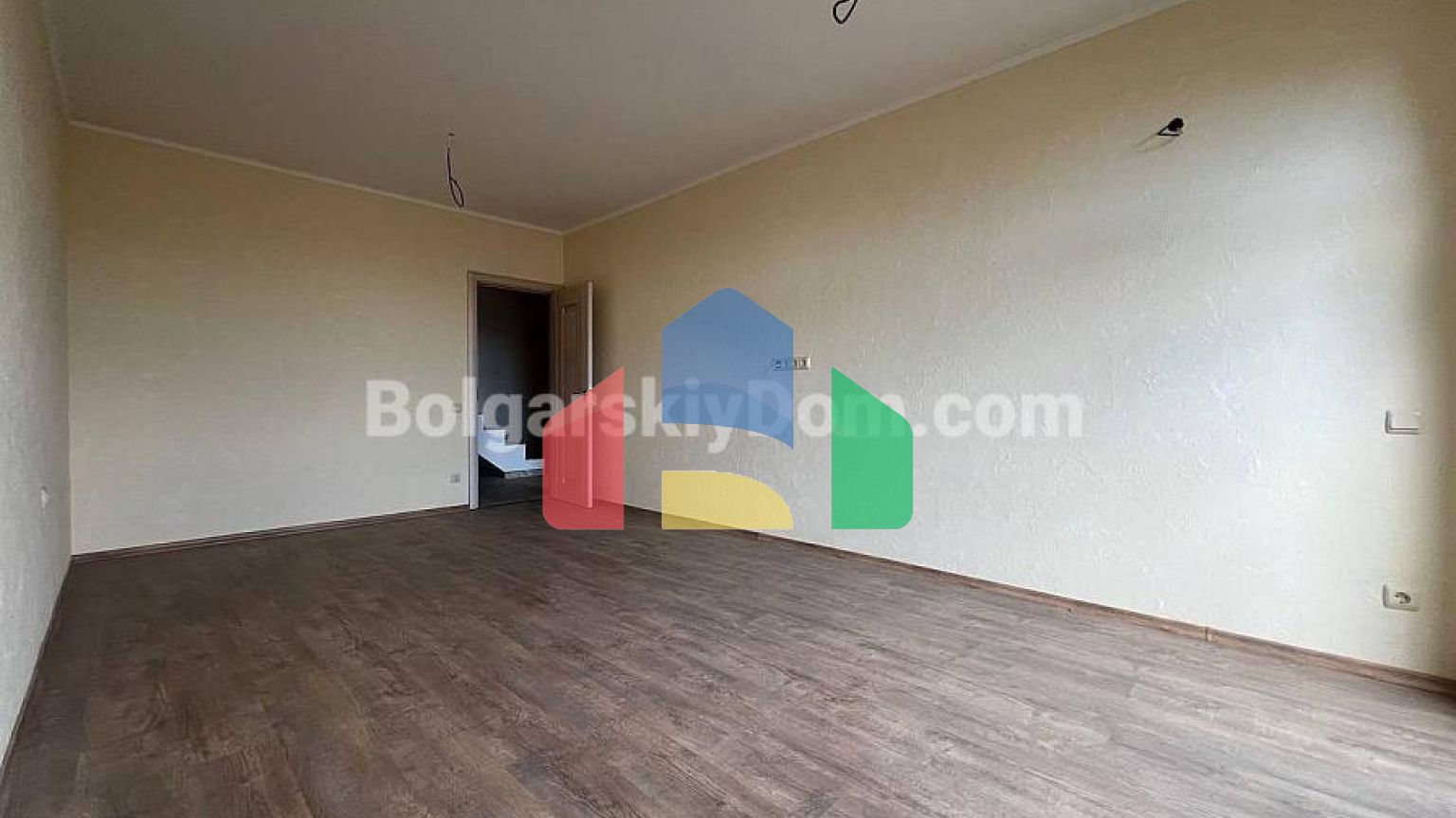 Чотирикімнатна квартира в Посейдон