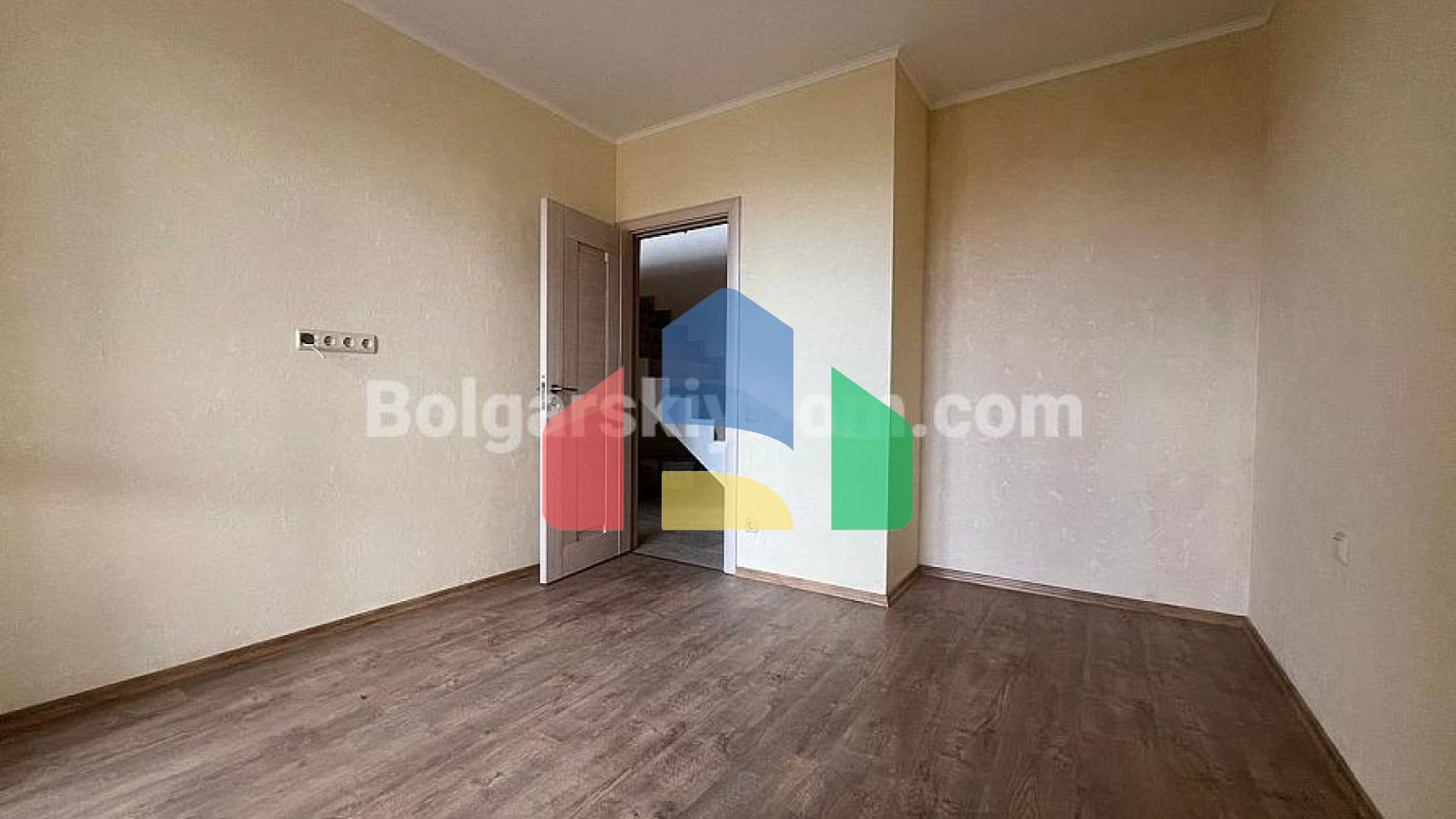 Чотирикімнатна квартира в Посейдон