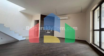 Чотирикімнатна квартира в Посейдон