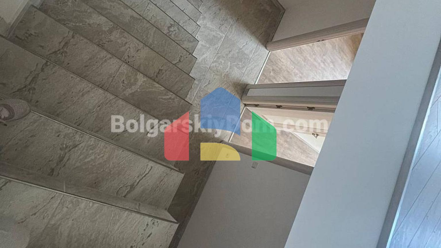 Чотирикімнатна квартира в Посейдон