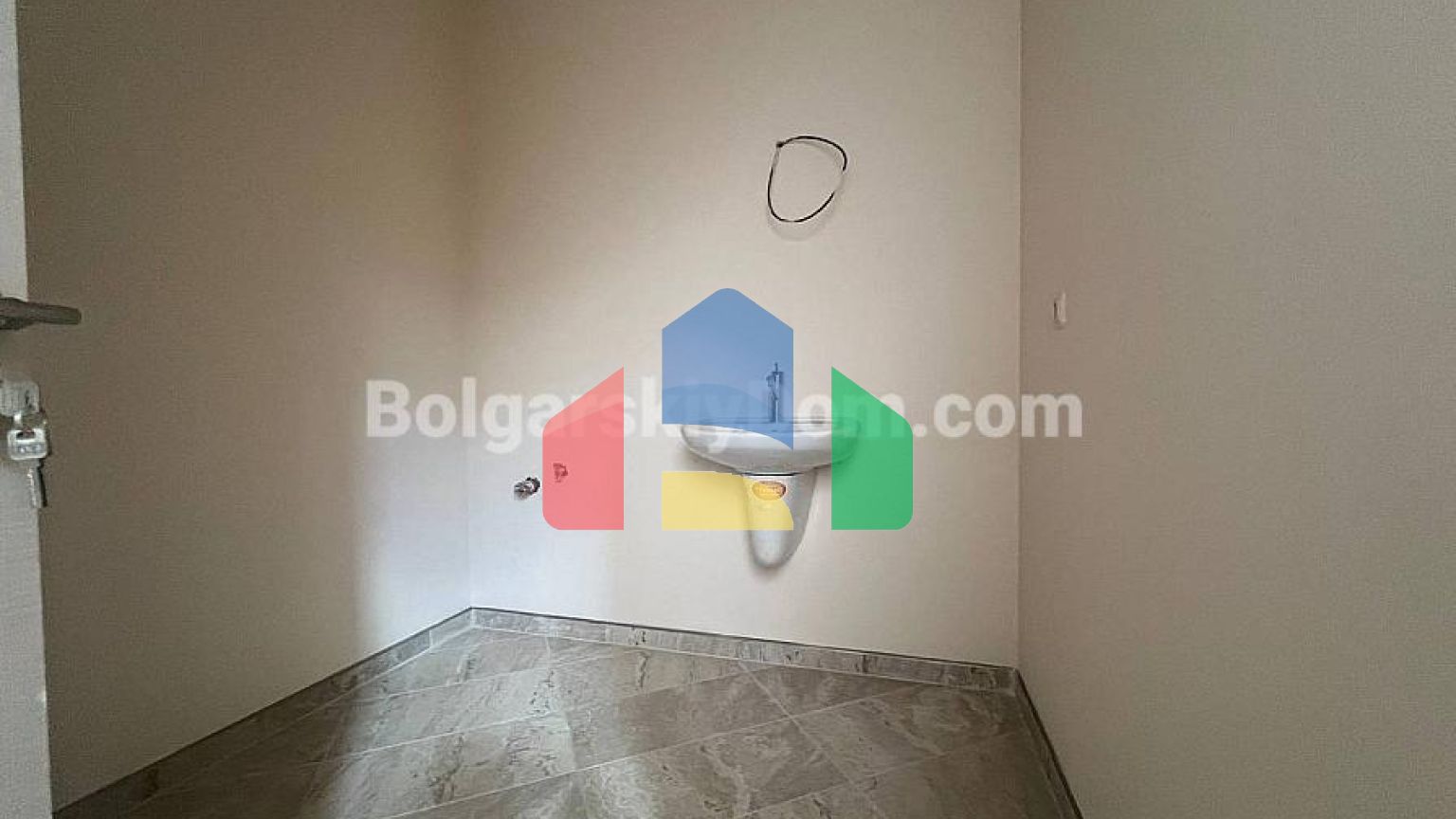 Чотирикімнатна квартира в Посейдон