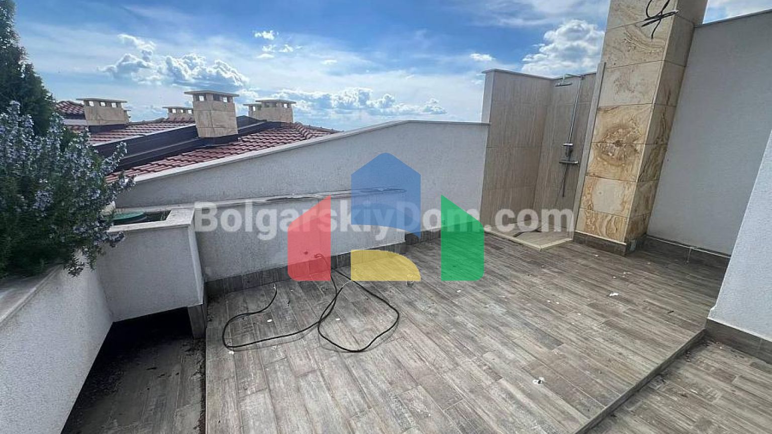 Чотирикімнатна квартира в Посейдон