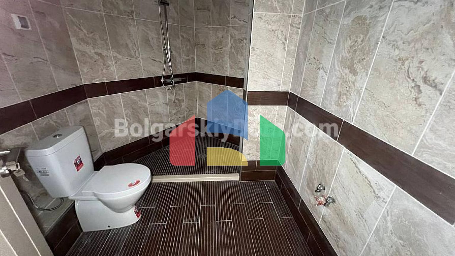 Чотирикімнатна квартира в Посейдон