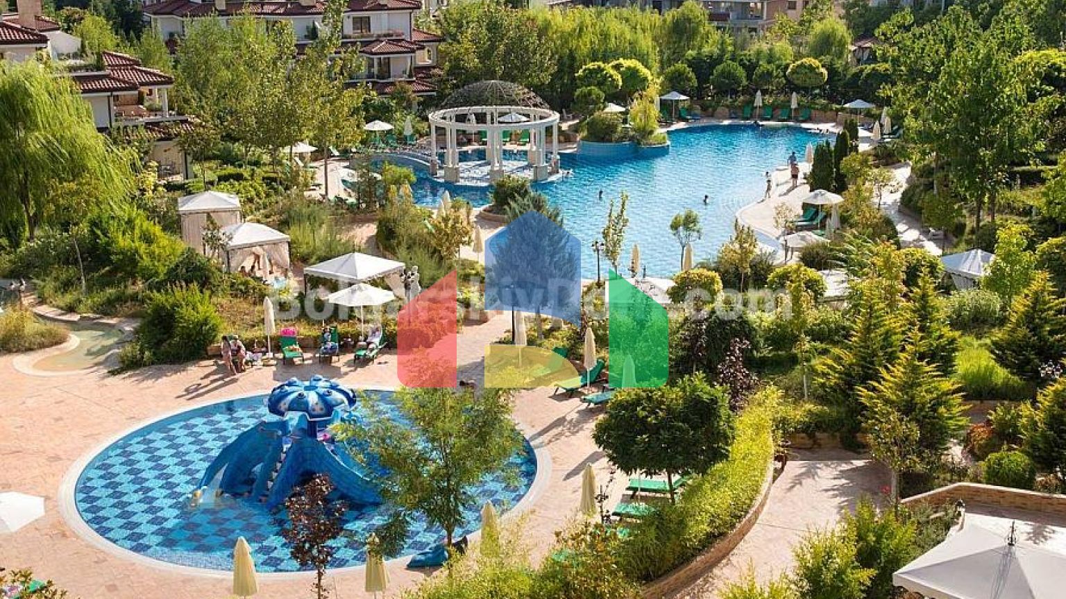 Чотирикімнатна квартира в Посейдон