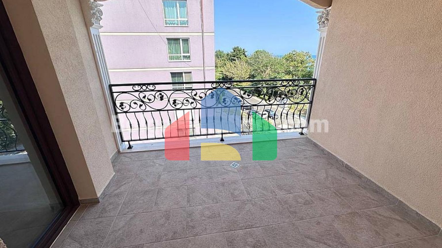 Трикімнатна квартира у Валенсія Люкс