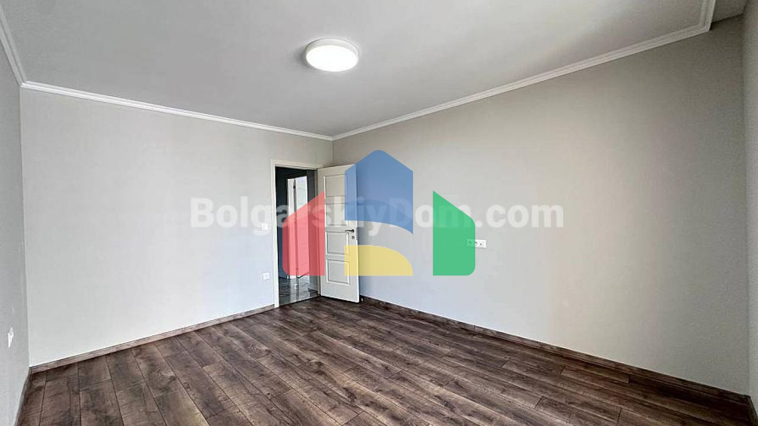 Трикімнатна квартира у Валенсія Люкс