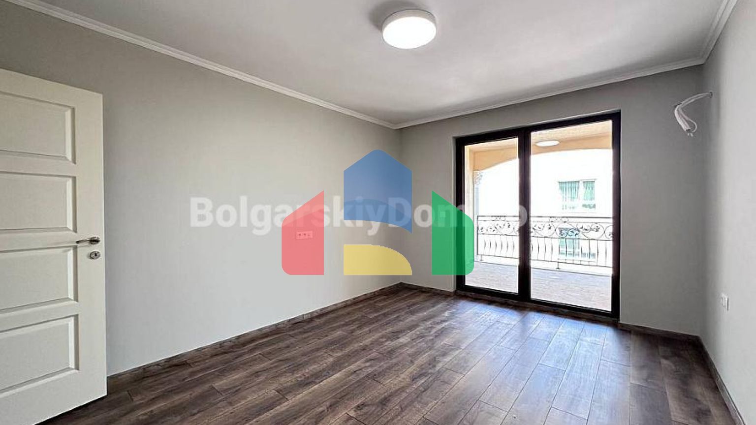 Трикімнатна квартира у Валенсія Люкс