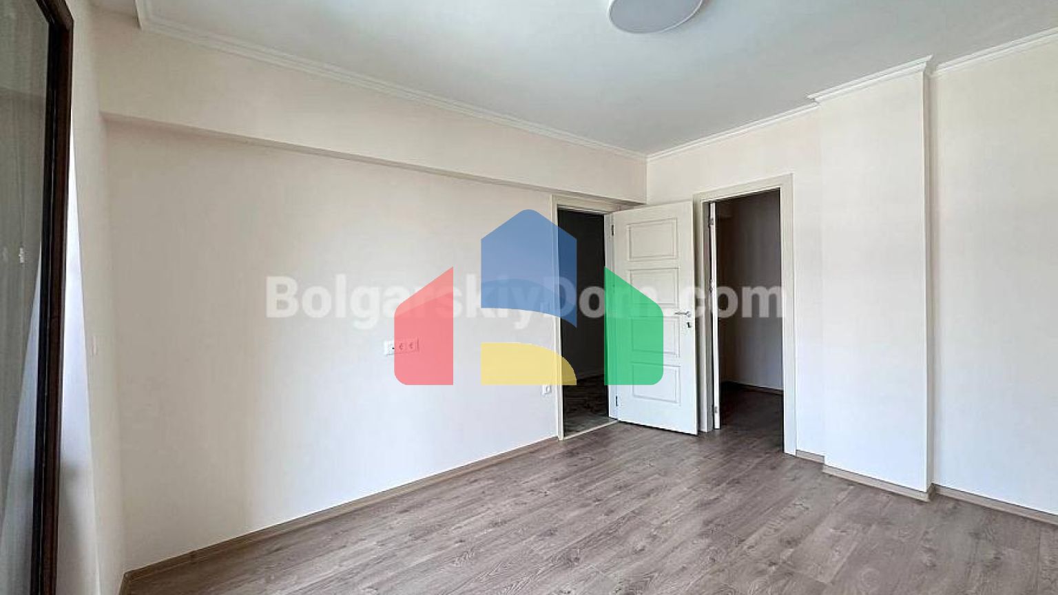 Трикімнатна квартира у Валенсія Люкс