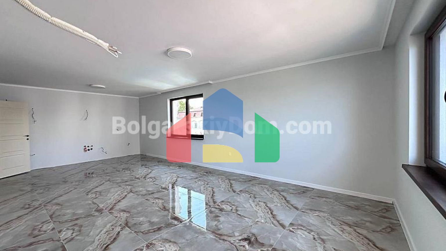 Трикімнатна квартира у Валенсія Люкс