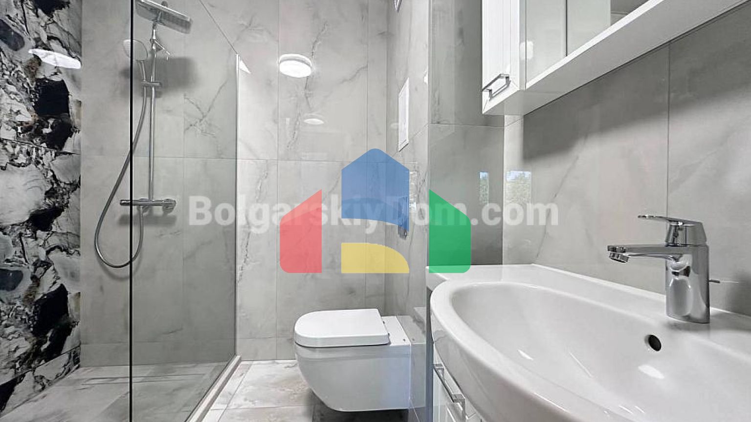 Трикімнатна квартира у Валенсія Люкс