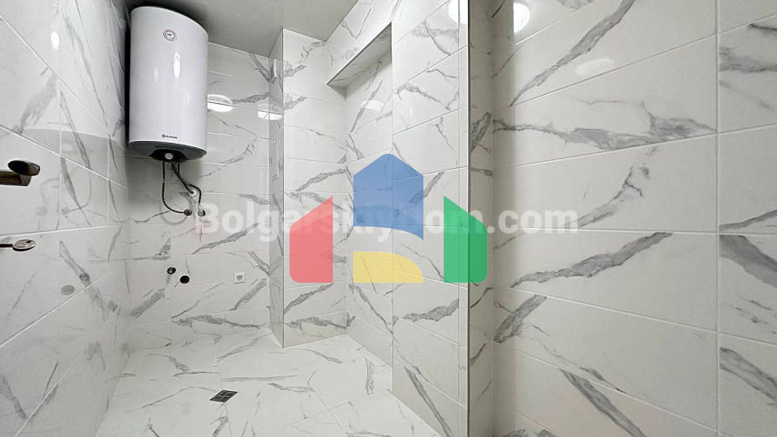 Трикімнатна квартира у Валенсія Люкс