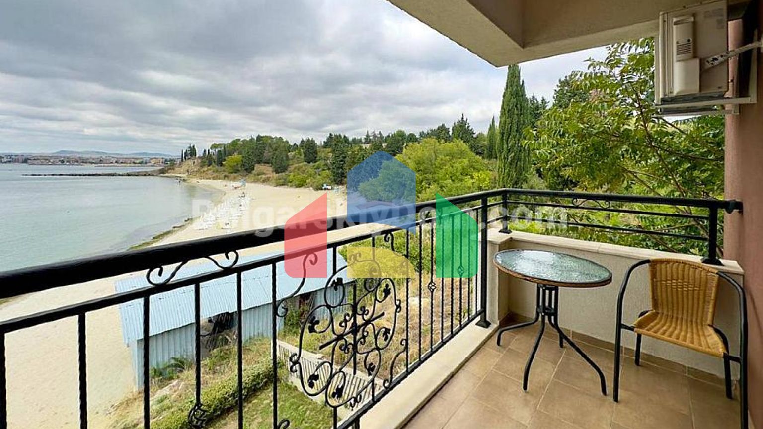 Трикімнатна квартира в Акроторія