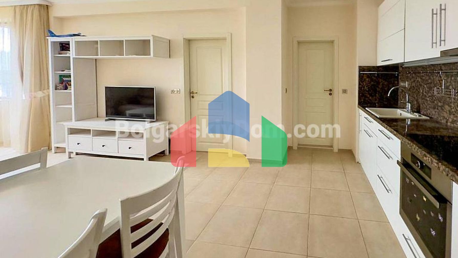 Трикімнатна квартира в Акроторія