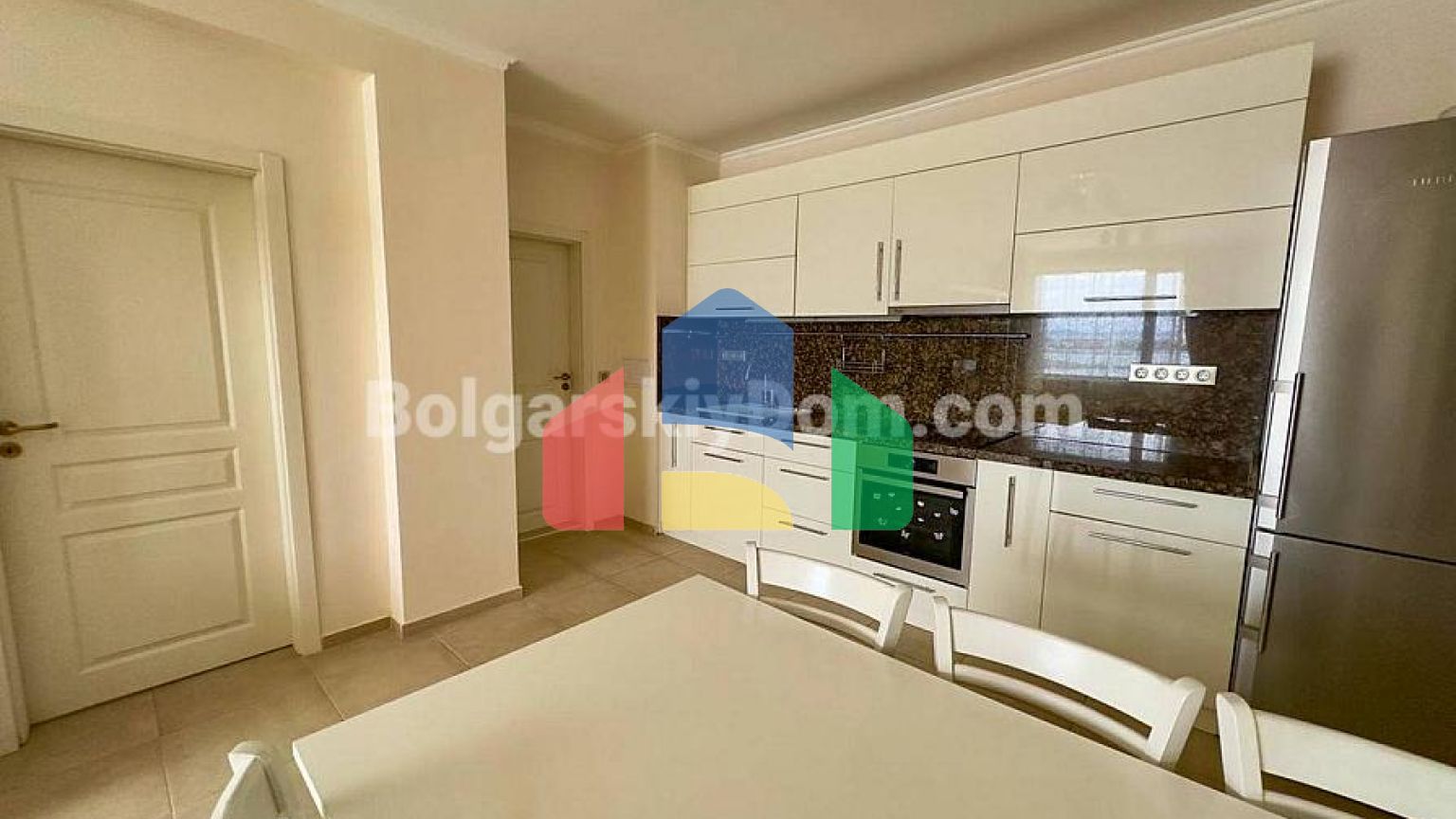 Трикімнатна квартира в Акроторія