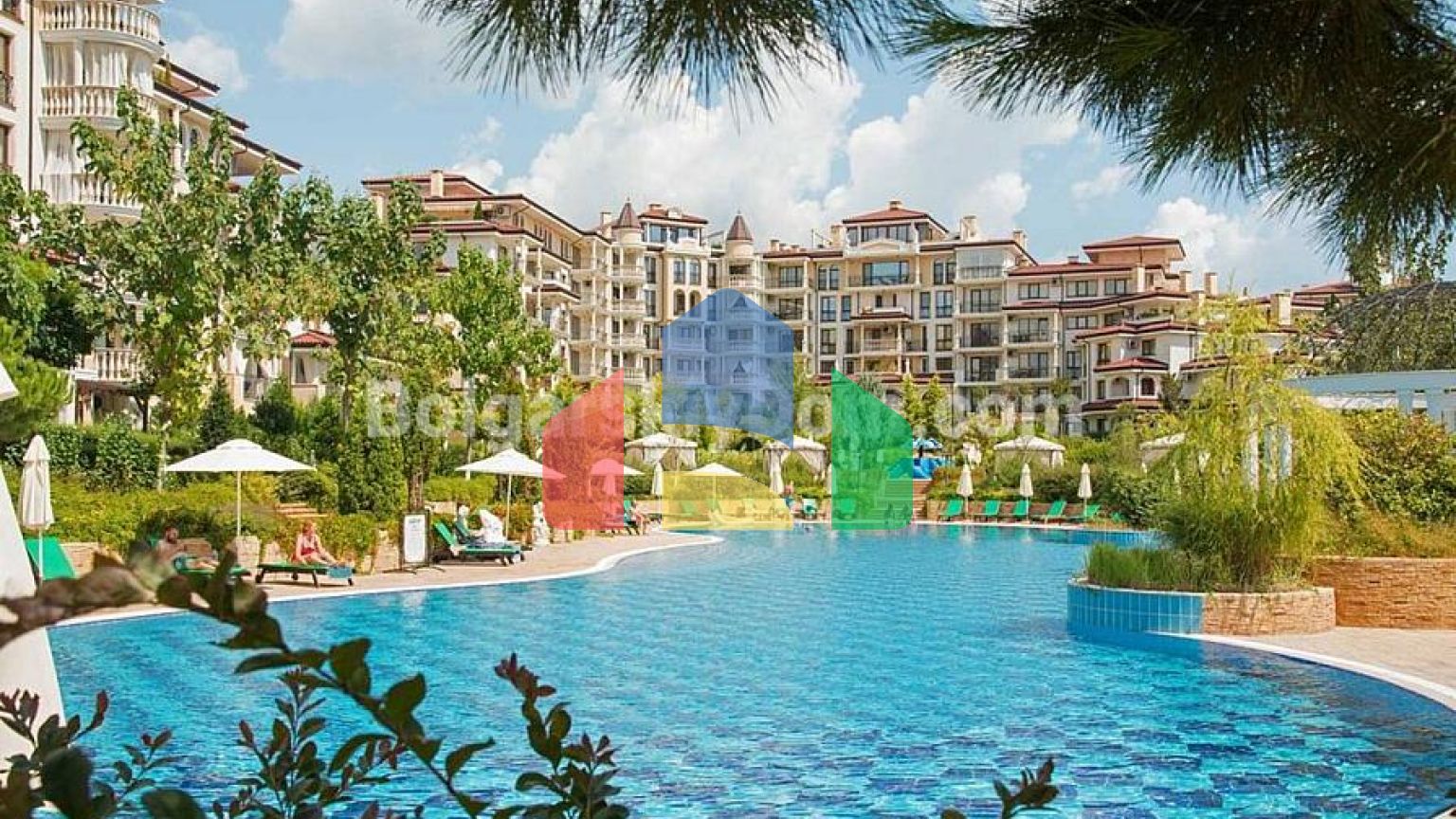 Чотирикімнатна квартира в Посейдон