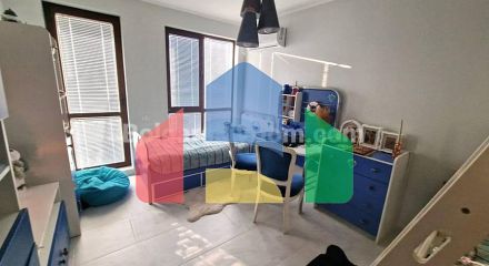 Чотирикімнатна квартира в Посейдон