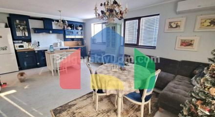 Чотирикімнатна квартира в Посейдон