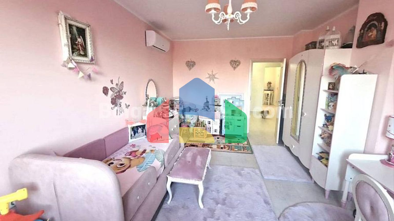 Чотирикімнатна квартира в Посейдон