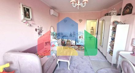 Чотирикімнатна квартира в Посейдон