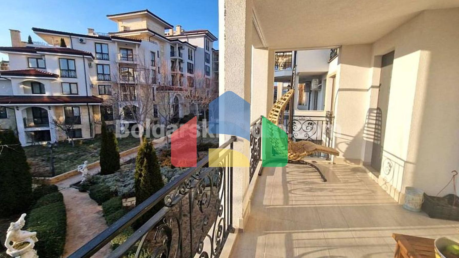 Чотирикімнатна квартира в Посейдон